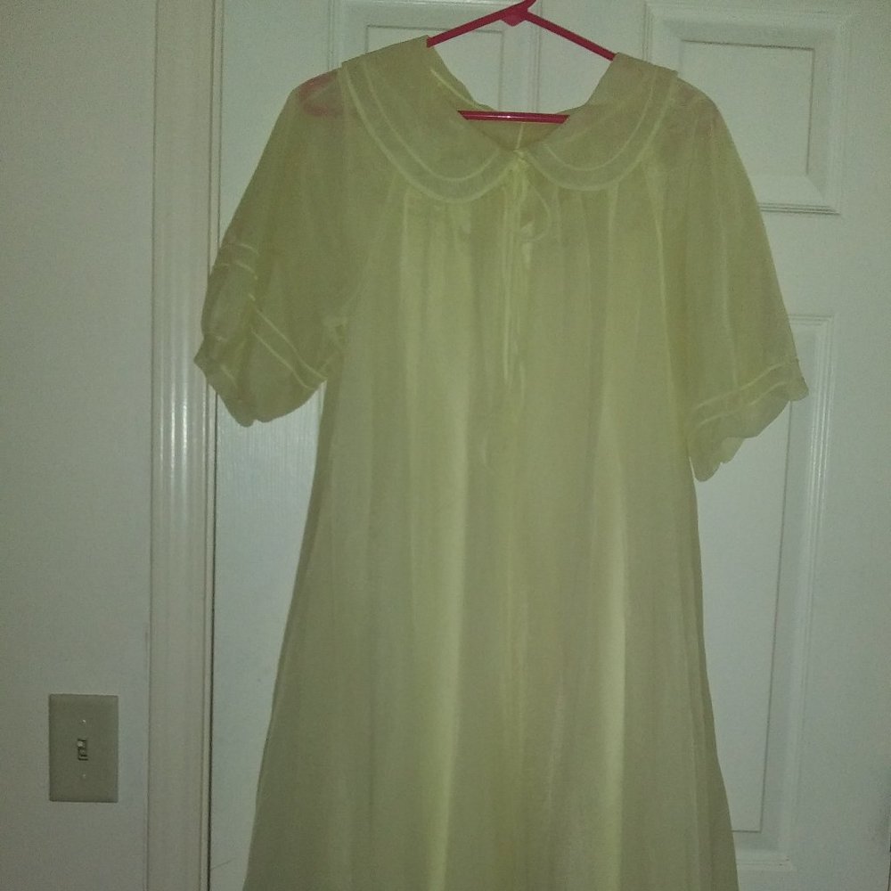 Vintage Peignoir